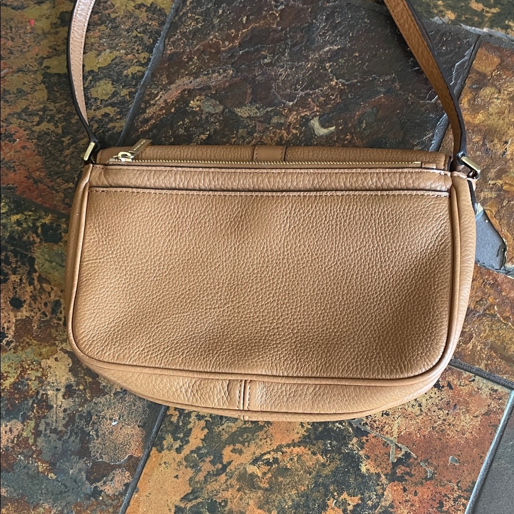 Michael Kors Elegant Tan Leather Crossbody Bag - Picture 3 of 5